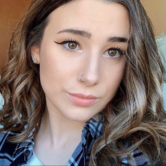 Meet your Posher, Haily - Picture 1 of 1